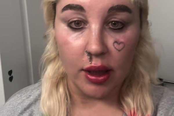 Amanda Bynes Steps Out In L.A. With New Bold Two-Toned Hair