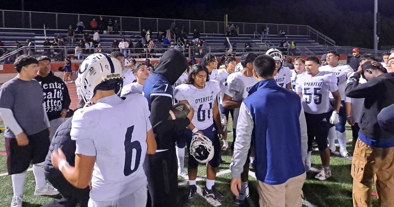 Overfelt beats Saratoga football, East vs. West Santa Clara Valley showcase