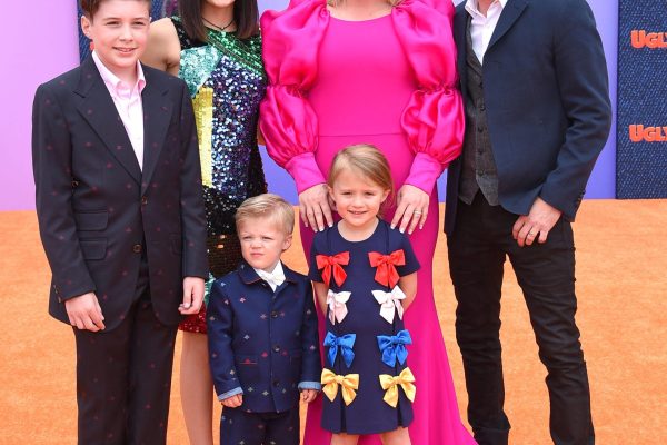 Kelly Clarkson’s Kids ‘Taking One Day at a Time’ After Dad’s Death