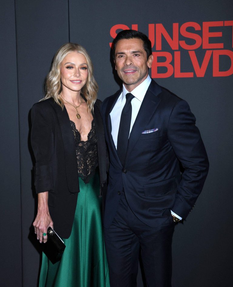 Kelly Ripa And Mark Consuelos’ Bizarre Toilet Paper Choice Raises Eyebrows