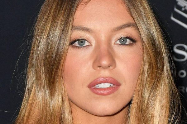 Sydney Sweeney Dig By Nate Bargatze At The Emmys That Everyone Missed