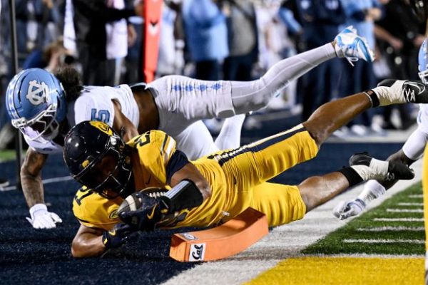 Austin’s late-game heroics enable Cal to hold off Belichick’s North Carolina Tar Heels, 21-18