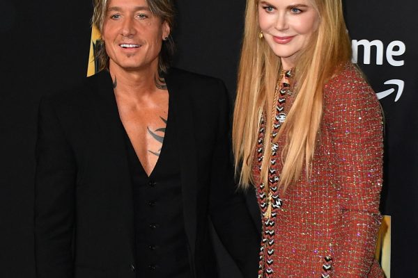 Keith Urban Falls To The Floor After Fan Named ‘Nicole’ References His Ex