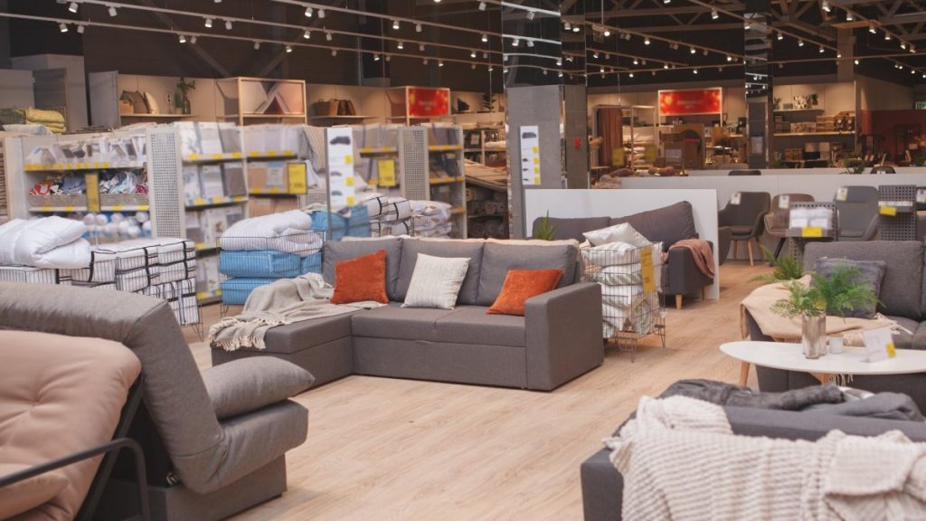 78-year-old furniture chain closing, holding liquidation sale